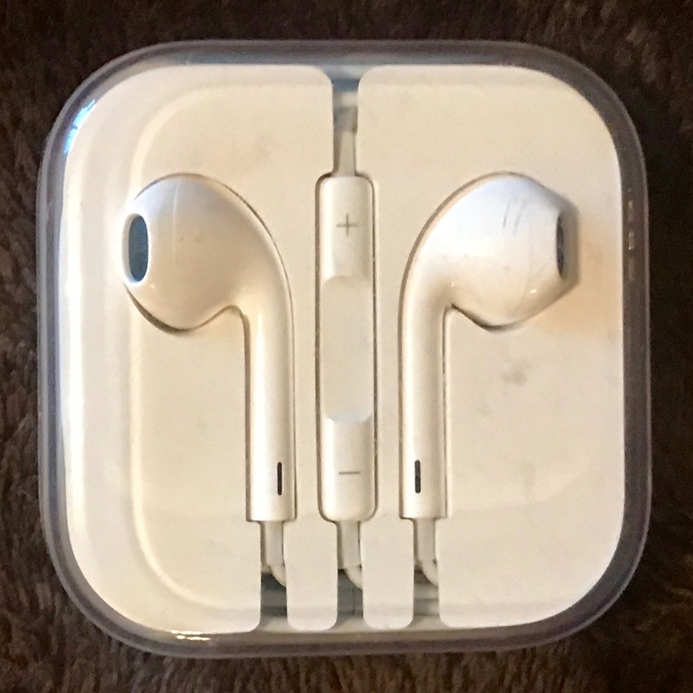 Apple IPhone - NWOT - EarPods